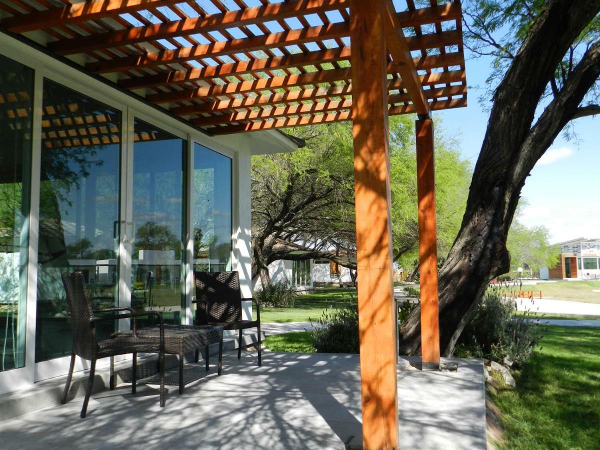 Hotel Los Lirios Río Verde Екстериор снимка