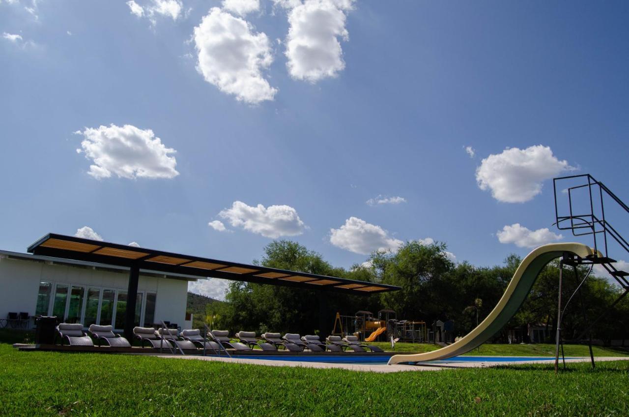 Hotel Los Lirios Río Verde Екстериор снимка